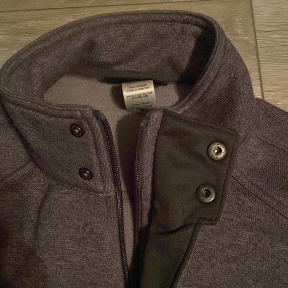 Patagonia Men’s Gray Jacket in Medium - Picture 2 of 3